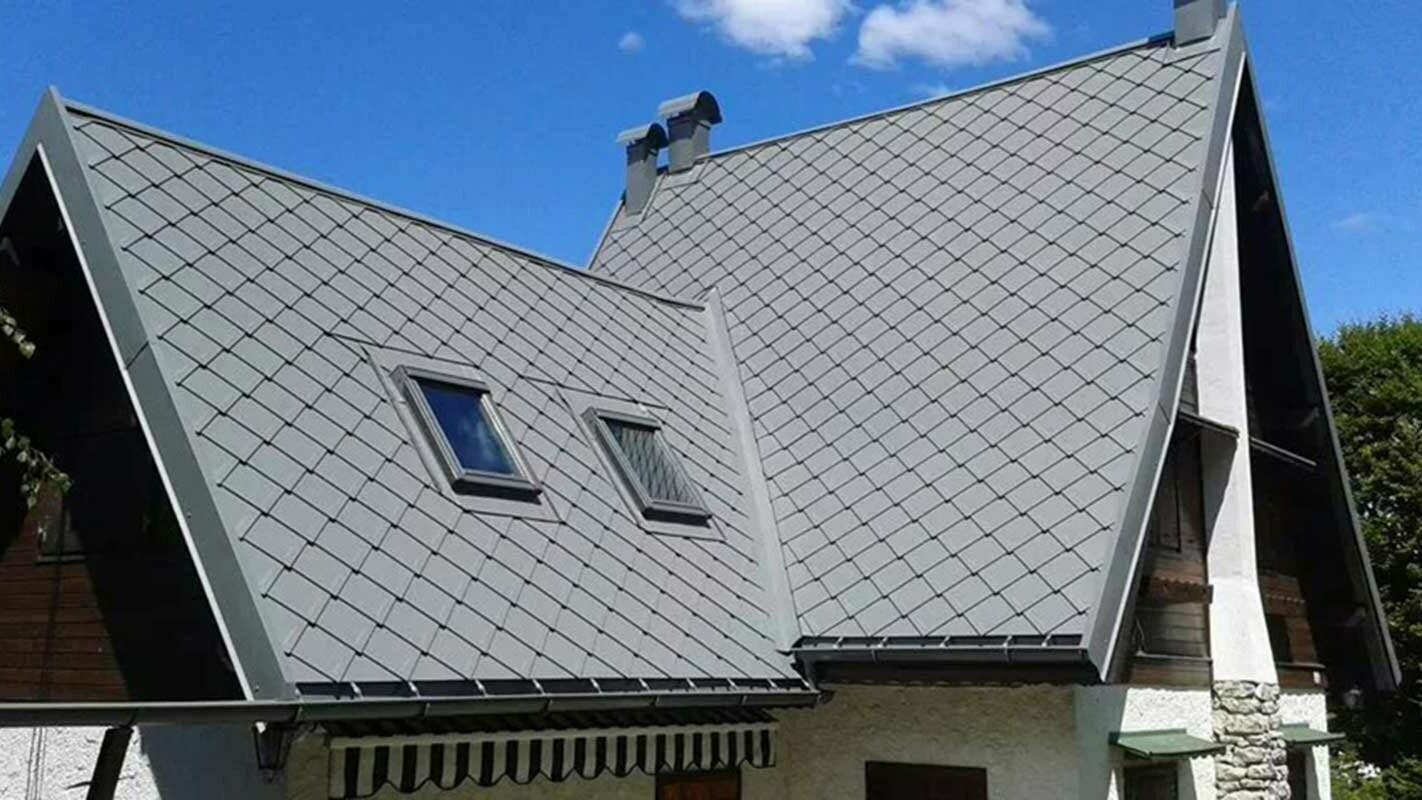 Sanace střechy včetně lemování střešních oken za použití PREFA střešních šablon 
