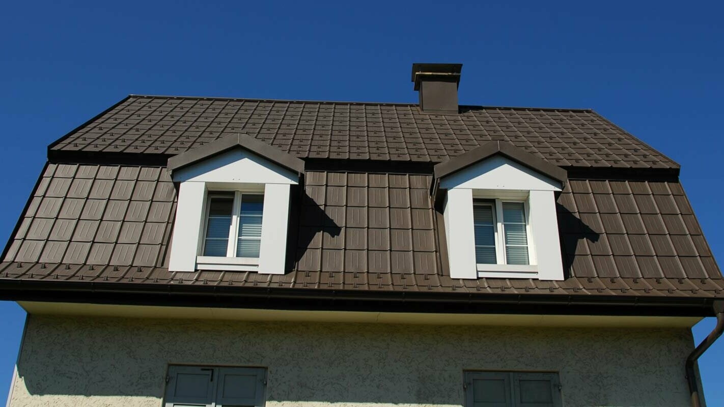 Sanace mansardové střechy včetně obložení vikýře za použití PREFA falcovaných střešních tašek 