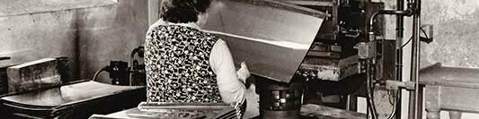 Verfahren zur Herstellung von PREFA Dachplatten in den Anfangsjahren