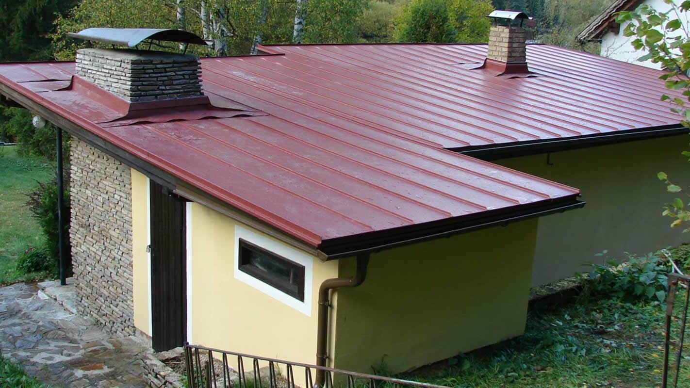 Střecha zahradního domku po sanaci za použití krytiny PREFA Prefalz