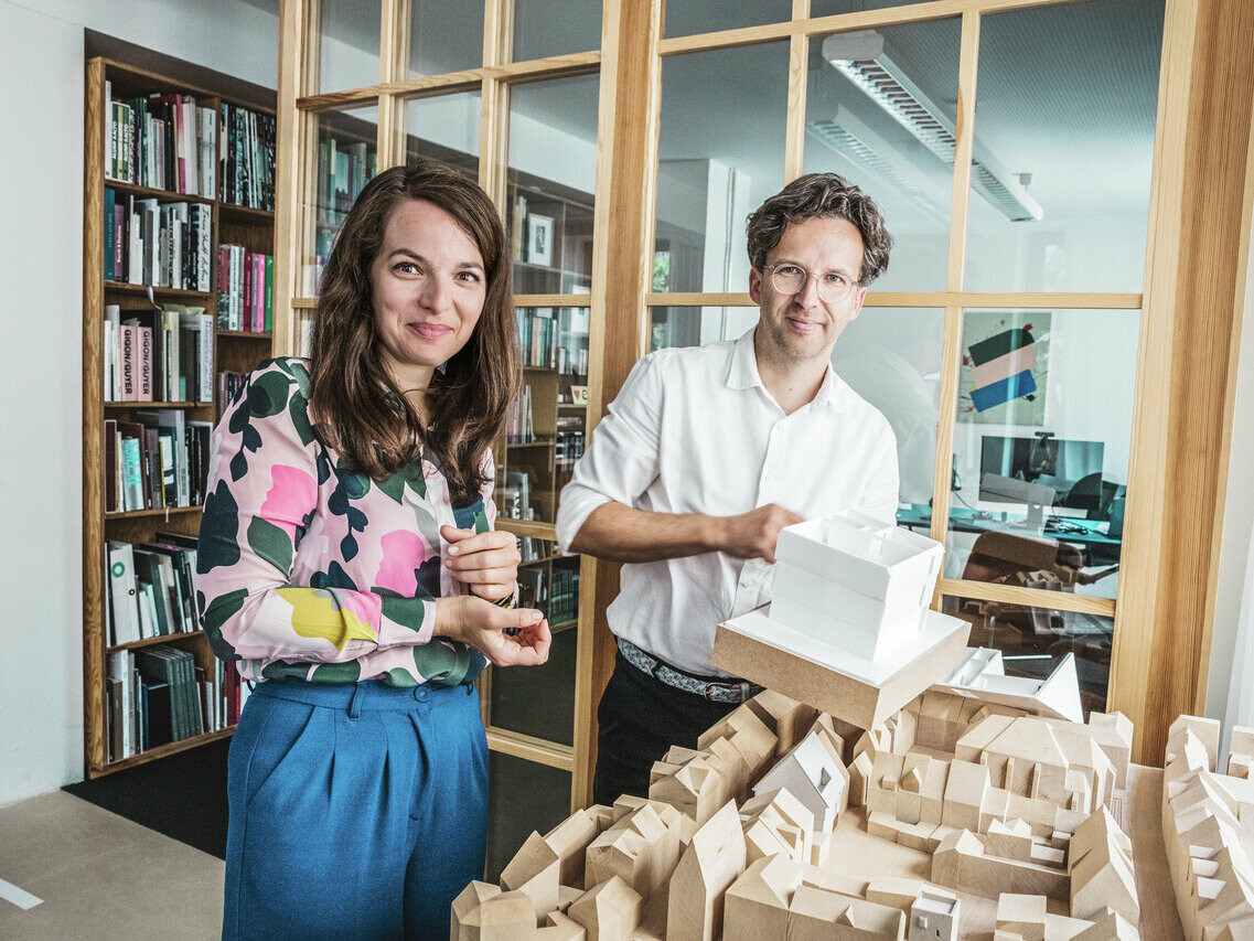 Architekti z lipské kanceláře Atelier ST, kteří realizovali projekt uměleckého domu v Göttingenu.