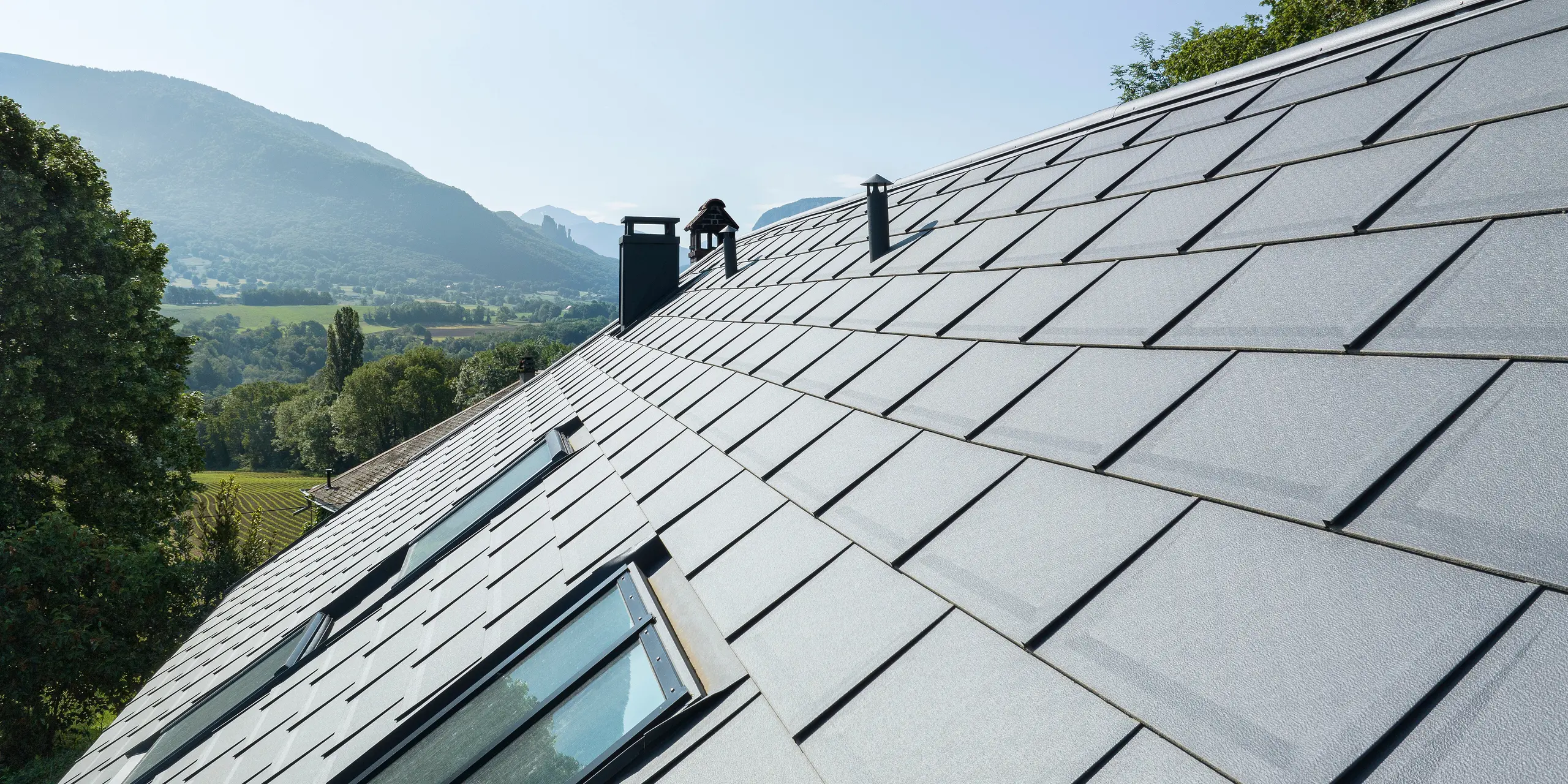 RPEFA střešní panel R.16 v barvě P.10 tmavě šedá v ploše