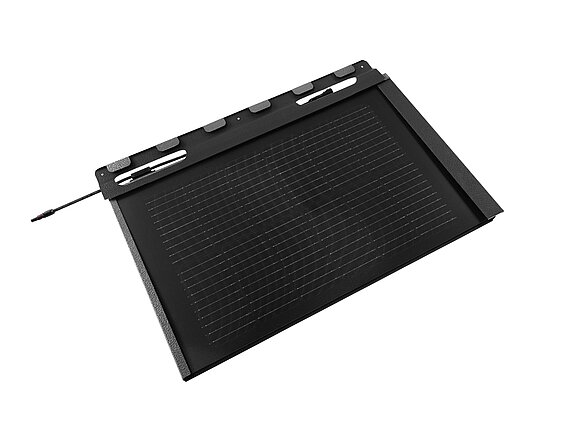 Na obrázku je malý PREFA integrovaný solární panel SDP antracitové barvy.