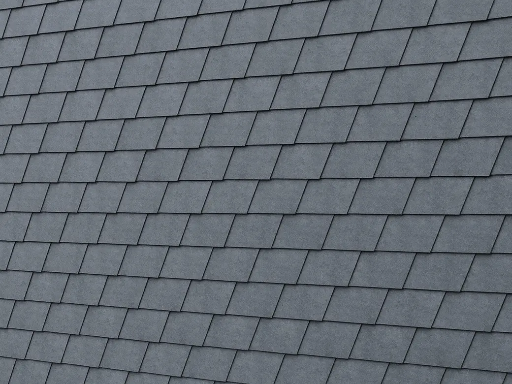 Detailní záběr na PREFA fasádní šindel v kvalitě P.10 břidlicová