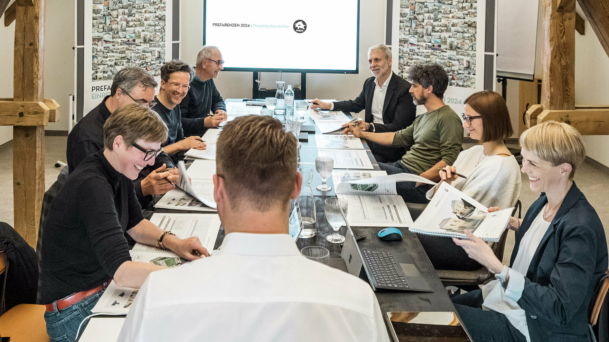 Odborná porota debatuje nad projekty