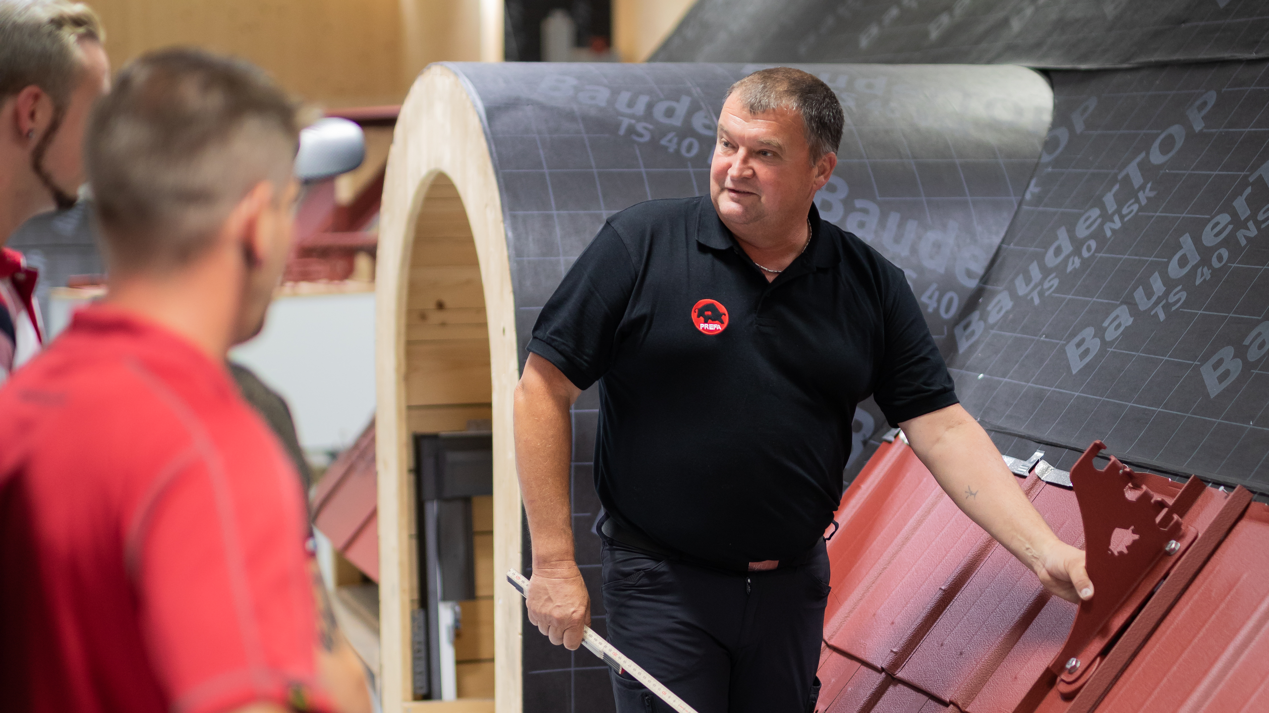 PREFA Mitarbeiter im Schulungsraum der Academy in Marktl