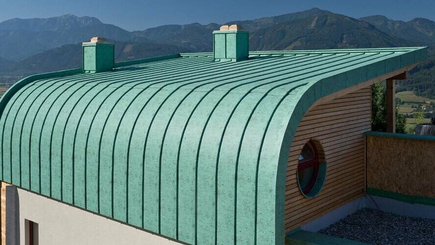 Zaoblená střecha s krytinou Prefalz v barvě patina zelená