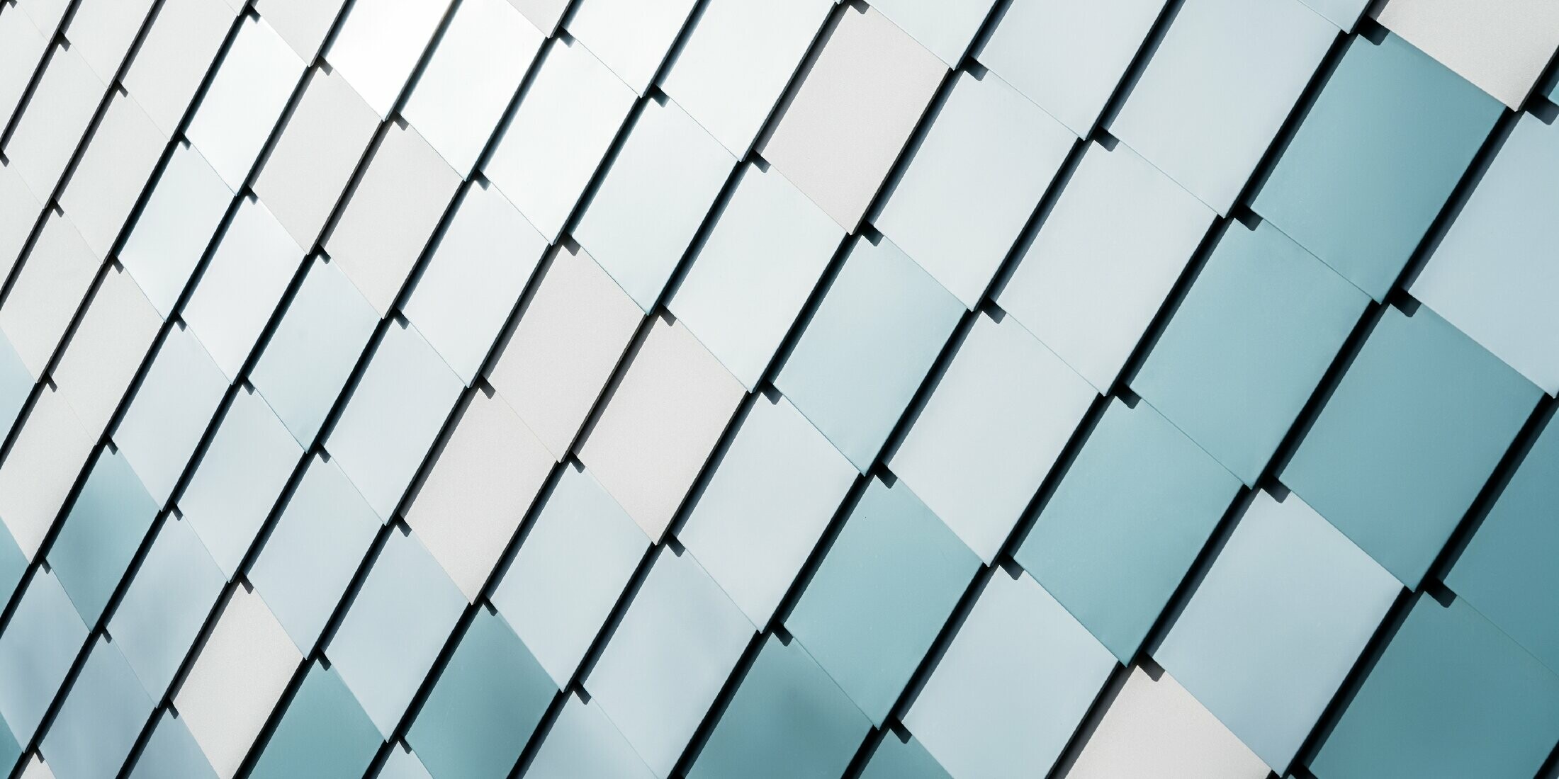 Trojbarevná kombinace hliníkových fasádních šablon 29 × 29 od PREFA