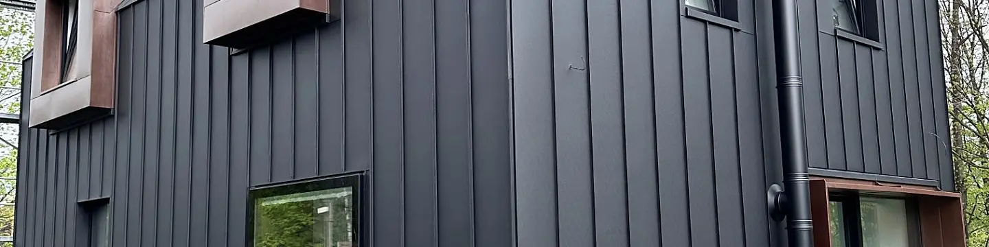 Rodinný dům Kunčice - PREFALZ v barvě P.10 černé