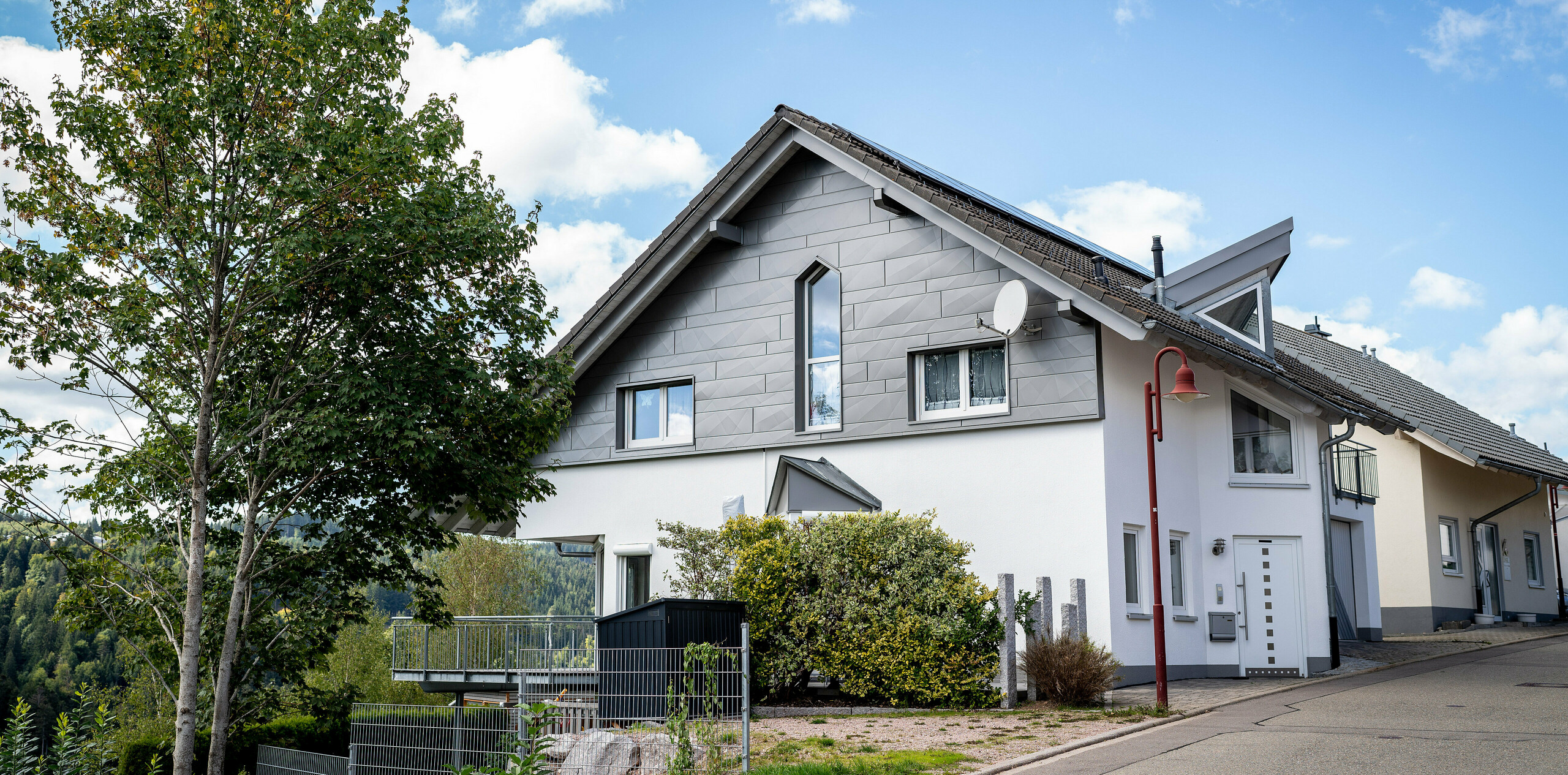 Siding.X se vyjímá na štítu rodinného domu. Majitelé domu již nebudou muset natírat fasádu.