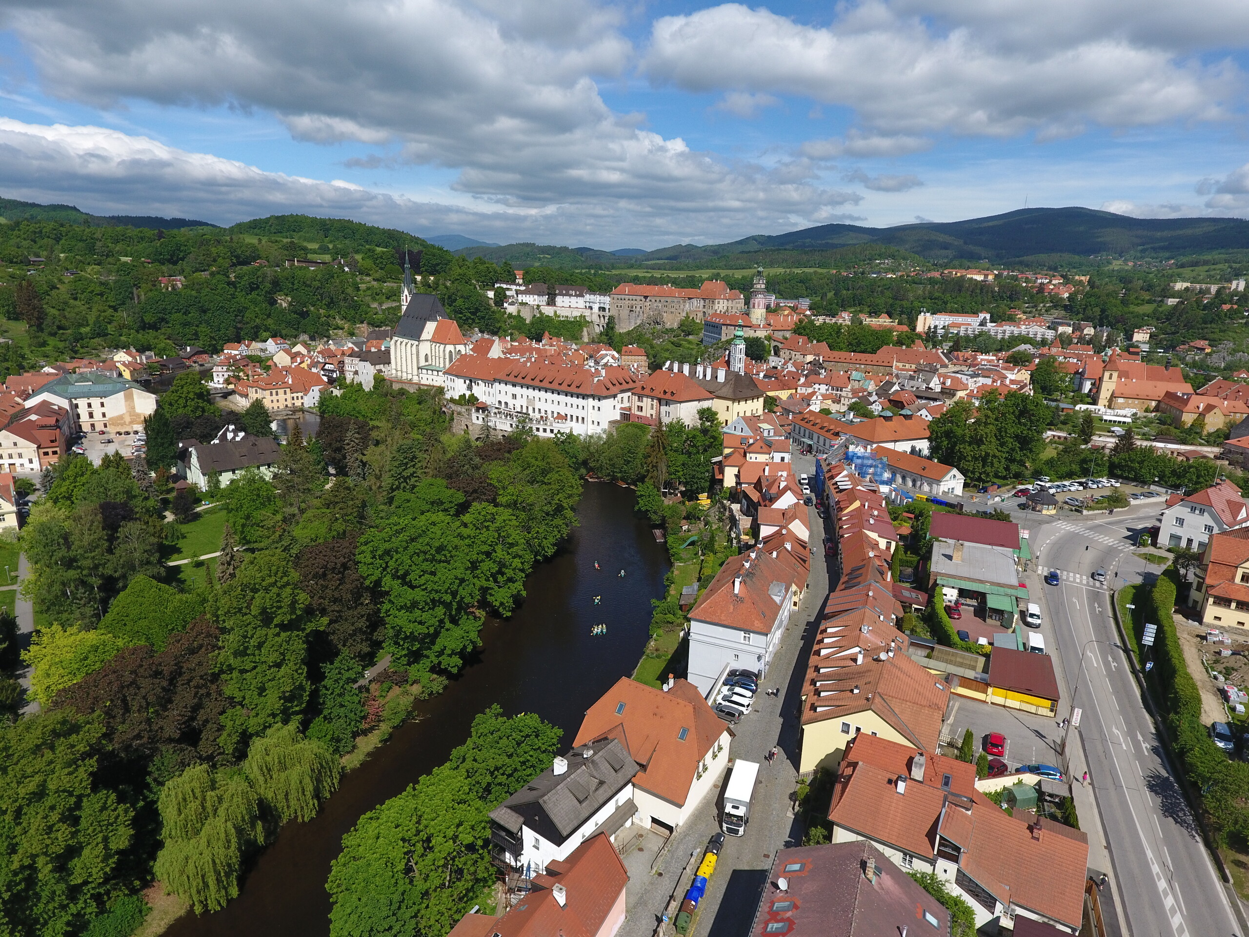 Pohled z výšky na historické centrum Českého Krumlova