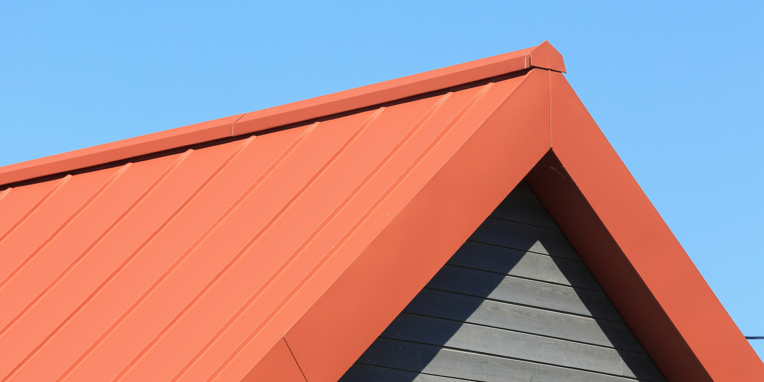 Detail oplechování střechy a nároží