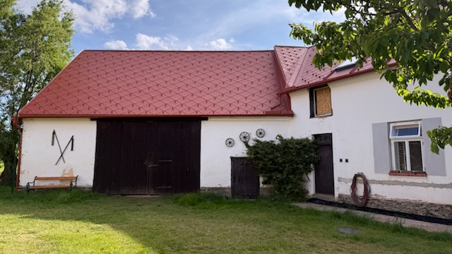 RD Kotaneč s novou krytinou PREFA v podobě falcované šablony 44x44 v barvě P.10 cihlově červené
