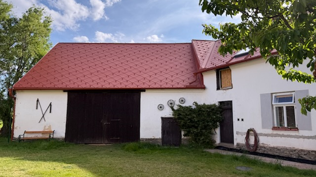 RD Kotaneč s novou krytinou PREFA v podobě falcované šablony 44x44 v barvě P.10 cihlově červené
