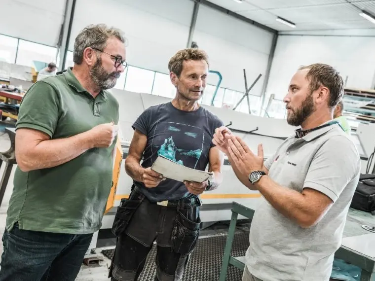 Architekt Kjetil Lønnebakke Tennebø a klempíř Bjarne Linnerud v živé diskuzi