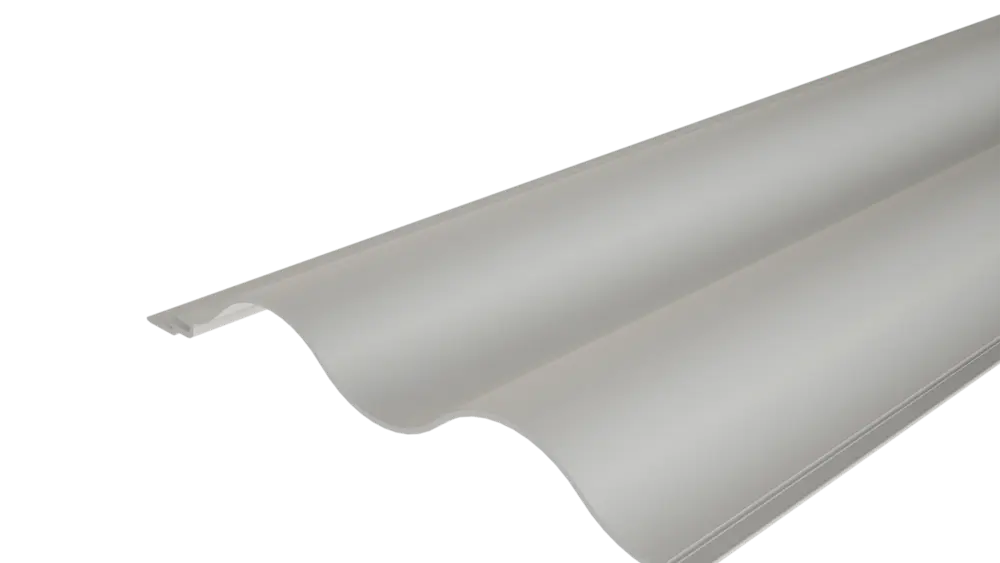 Profil PREFA Welle 22/100 s charakteristickým vlnitým povrchem použitý na fasádě / balkonovém obkladu.