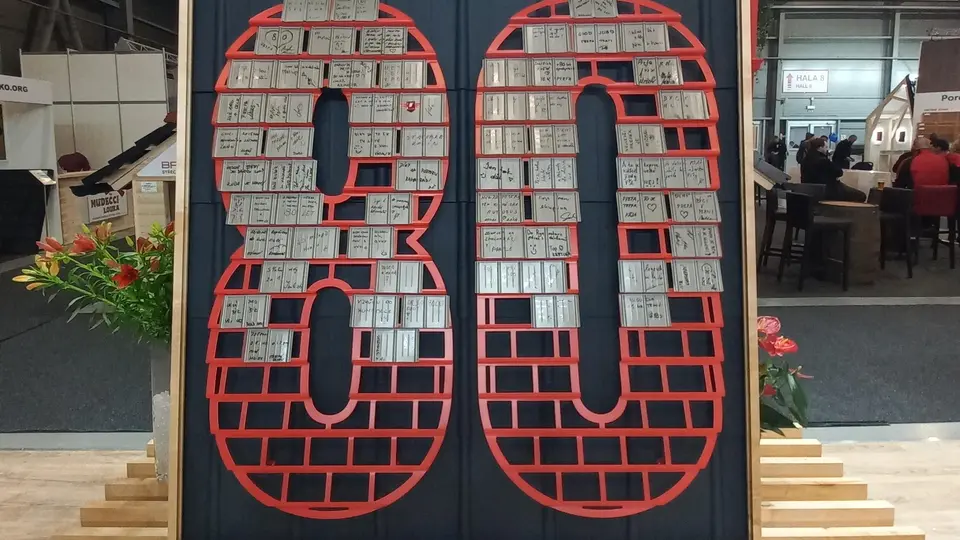 80 let PREFA - výročí od vyrobení 1. falcované tašky