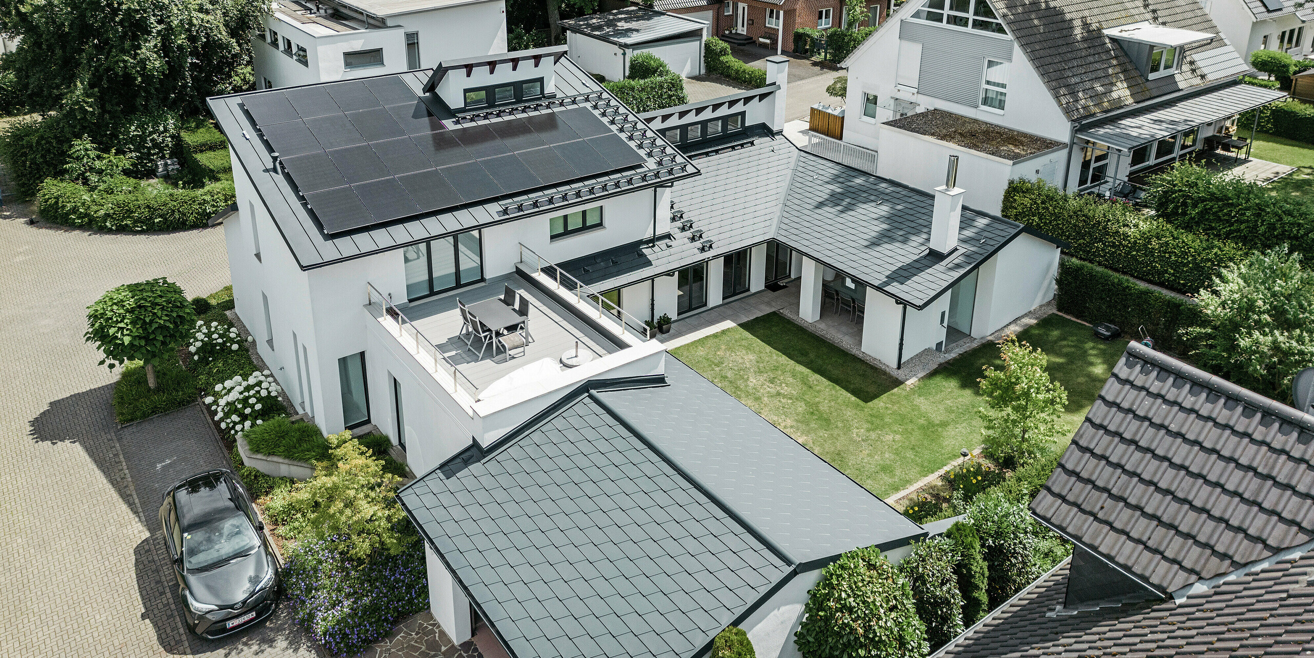 Rodinný dům v Dortmundu se produkty PREFA vč. fotovoltaických panelů