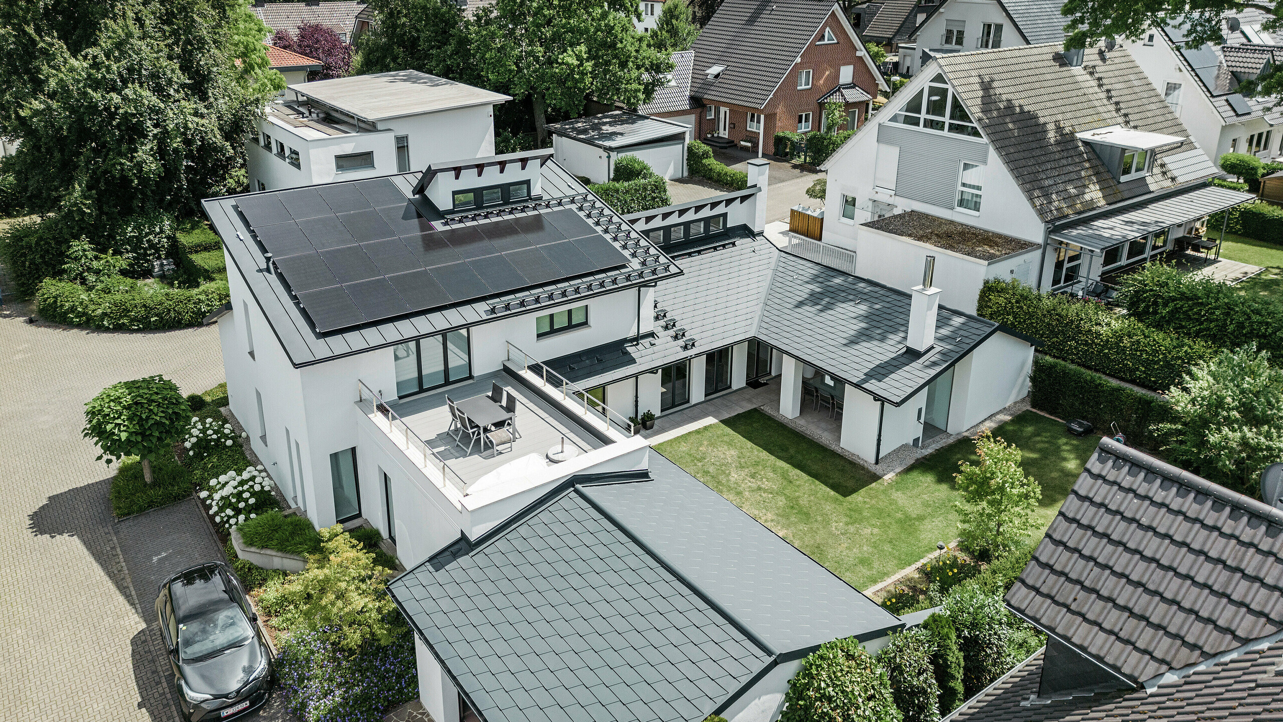 Rodinný dům v Dortmundu se produkty PREFA vč. fotovoltaických panelů