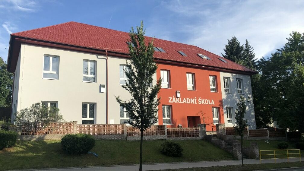 rekonstrukce ZŠ Resslova - Hlinsko - nová fasáda, nová střecha