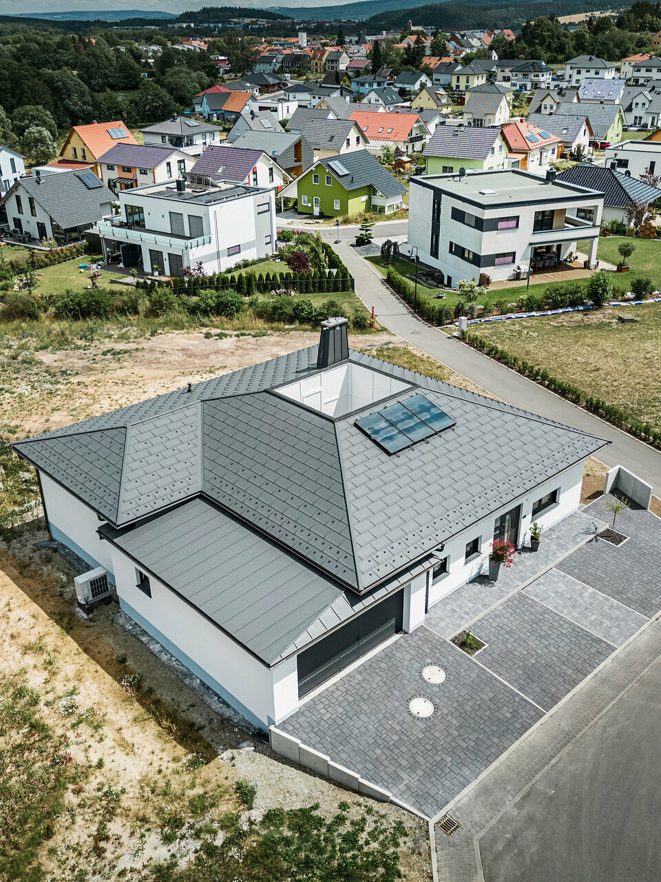 Ukázka řemeslného zpracování pokládky hliníkové střechy PREFA