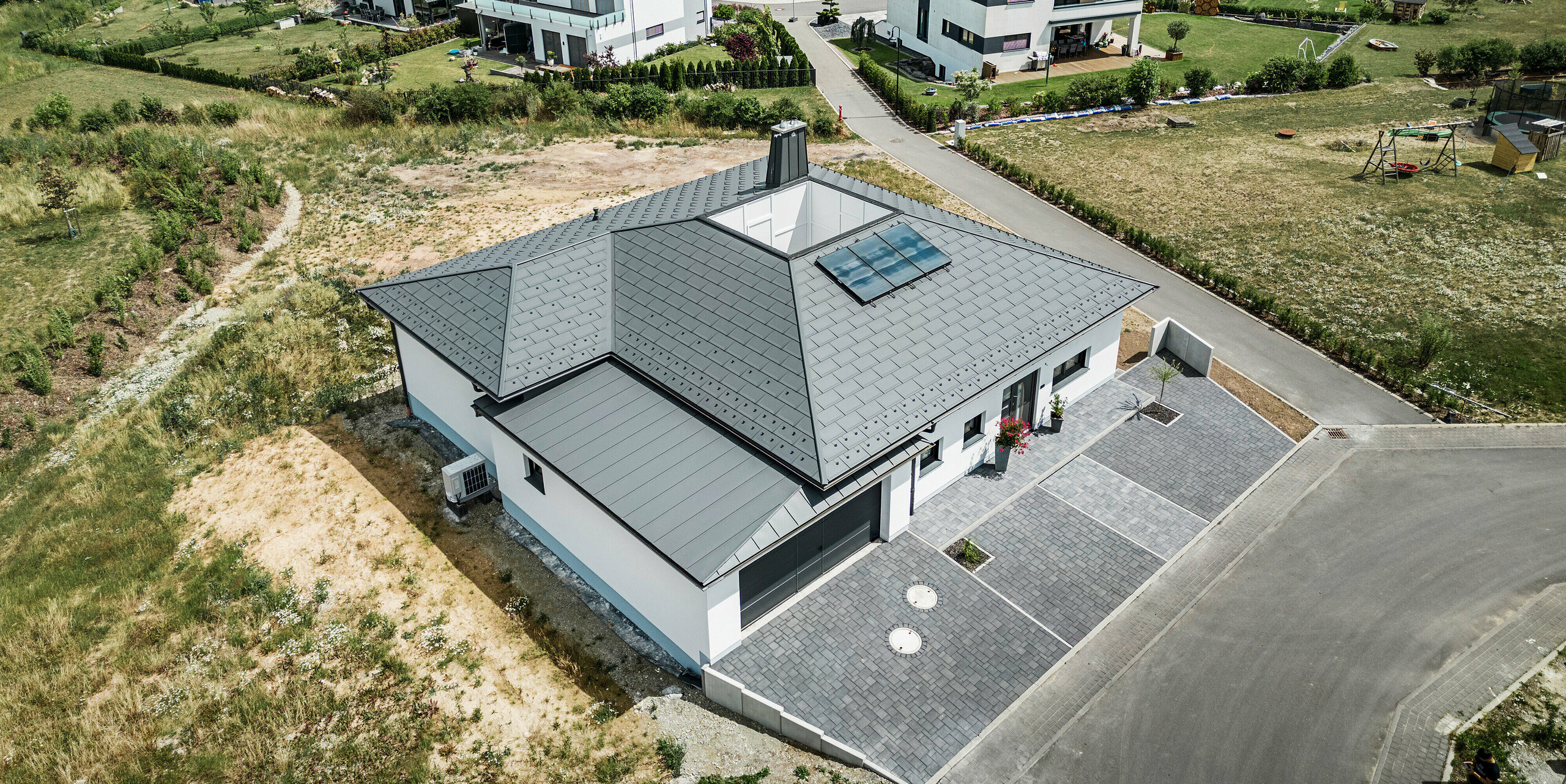 Ukázka řemeslného zpracování pokládky hliníkové střechy PREFA