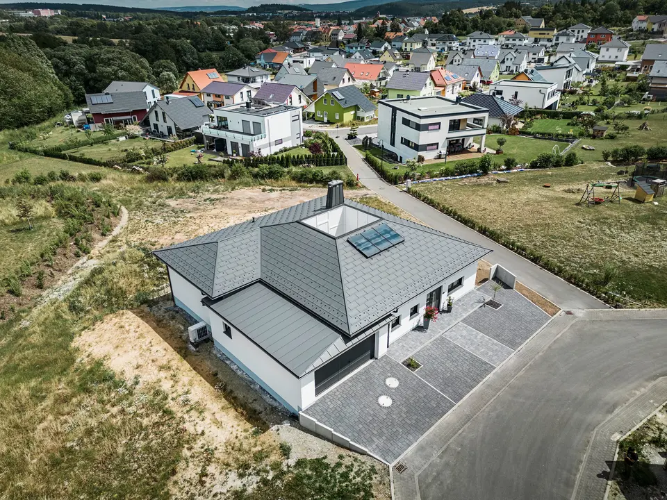 Ukázka řemeslného zpracování pokládky hliníkové střechy PREFA