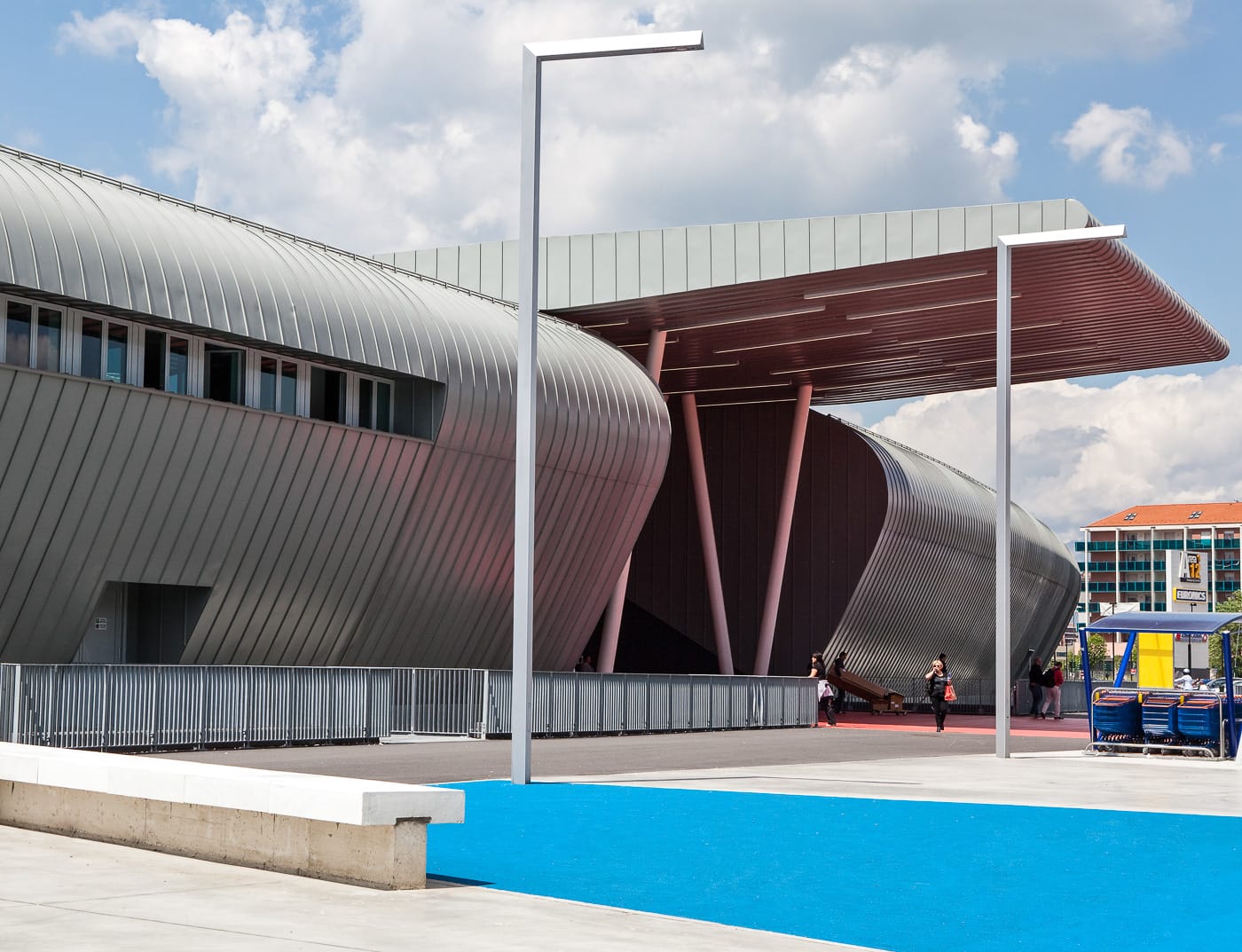 Referenční objekty PREFA Fasádní systémy Fasádní systém Prefalz ® 08 P.10 zinkově šedá