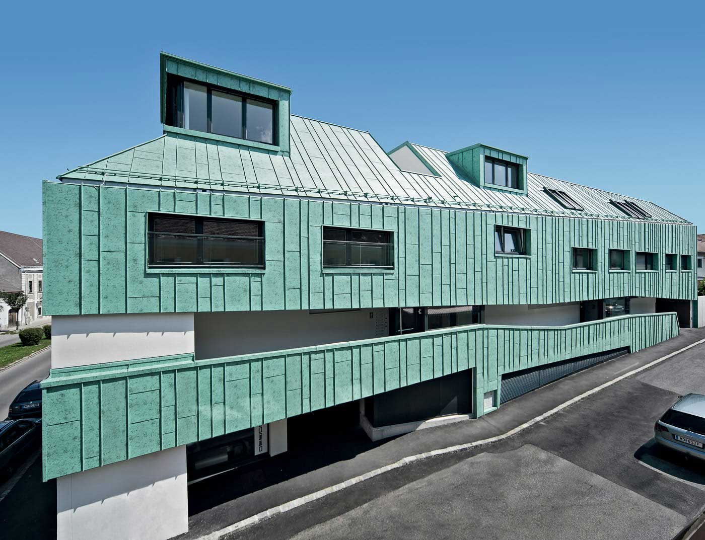 Referenční objekty PREFA Fasádní systémy Fasádní systém Prefalz ® 46 P.10 patinovaná zelená